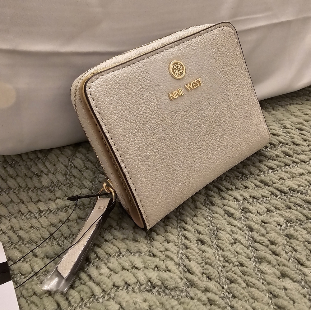 NEW IN PACKAGING NINE WEST WALLET